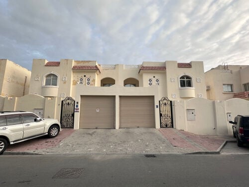 فلل بالثمامة مؤجرة مع بركة سباحة