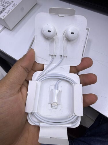 Apple earpods original new 