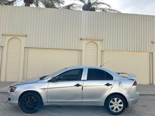 لانسر ٢٠٠٩ نظيفة جداً