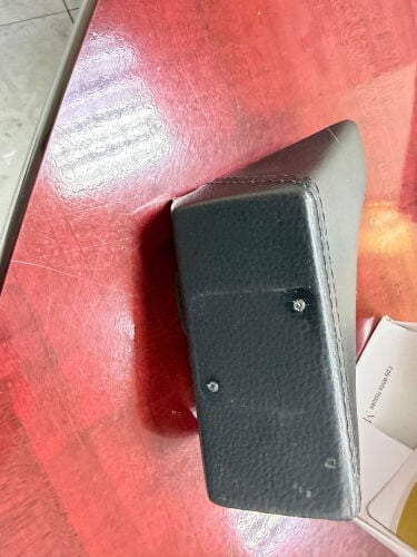 قطعه جلد لتركيب الحال للكروزر 2015 من ثابت اصليه تعتبر جديده