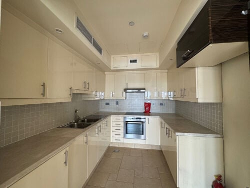 شقه بقناه غرفه وصاله نص مفرش 