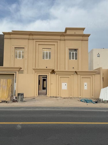 للبيع فيلا جديده بأم قرن 