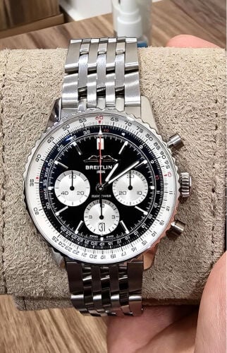  بريتلينغ نافيتايمر بي ٠١ 