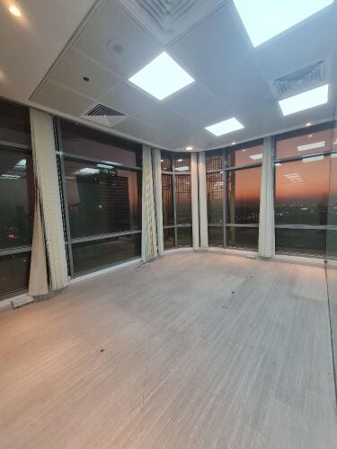 مكتب للإيجار جاهز مباشر من المالك