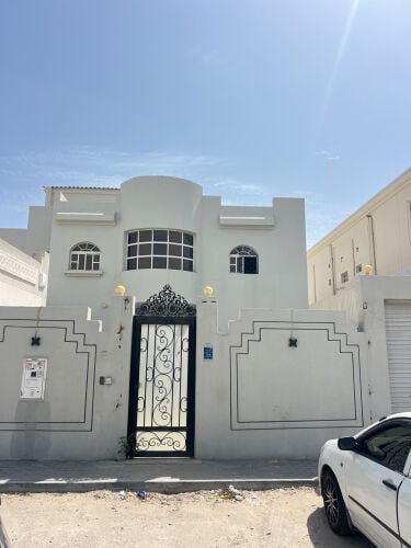للإيجار في عين خالد 