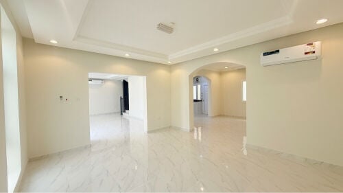 للايجار فيلا جديده بمريخ ضمن مجمع