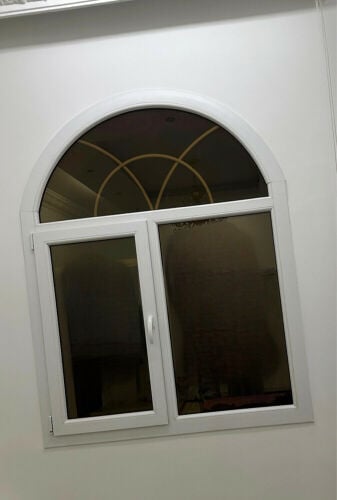 شبابيك وباب 