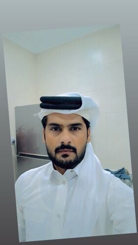 أنا منصور البلوشي، عندي ٣ سنين خب