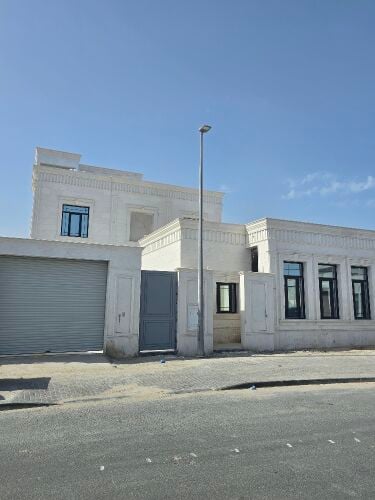 فيلا للبيع بالدحيل تشطيب شخصى