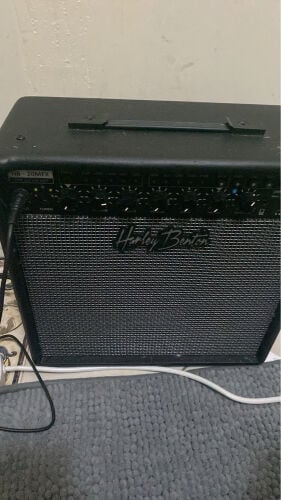 electric guitar with amp moving sal