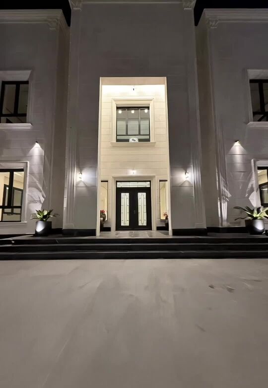 للبيع فيلا كبيرة راقية في أم قرن 