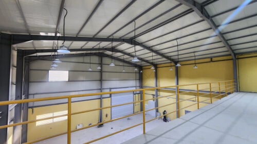 مخزن للايجار جديد مع غرف 