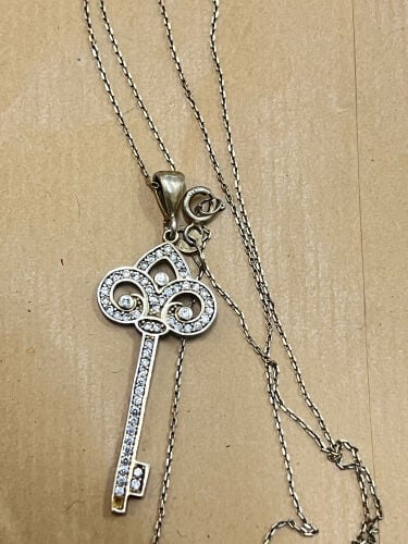 سلسلة نسائي فضه عيار 925