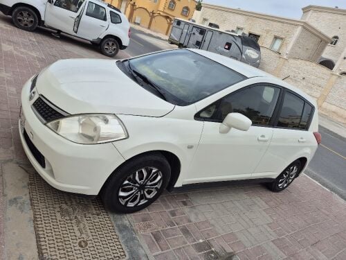 Nissan Tiida Hatchback