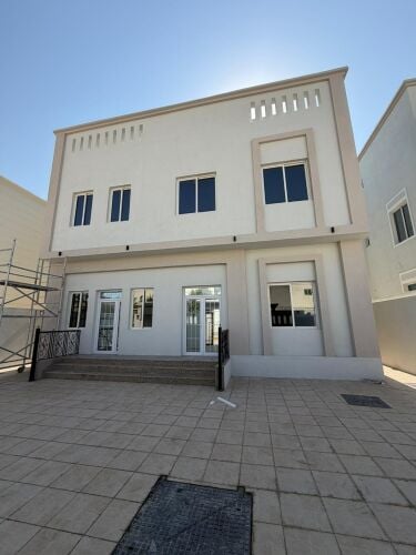 للبيع فيلا جديدة ممتازة في الوكير