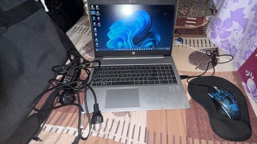 HP ProBook 450 G7  
Intel Core i5-1