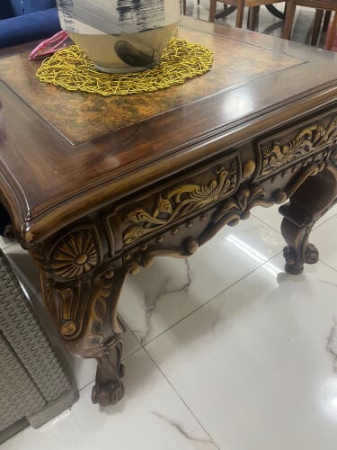 طاولة كبيرة و 2 طاولة جانبية 