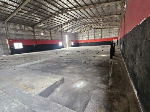 Garage 1400 meters, old industrial