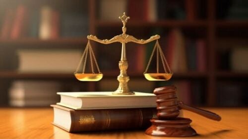 مدرس قانون تجاري و أخلاقيات