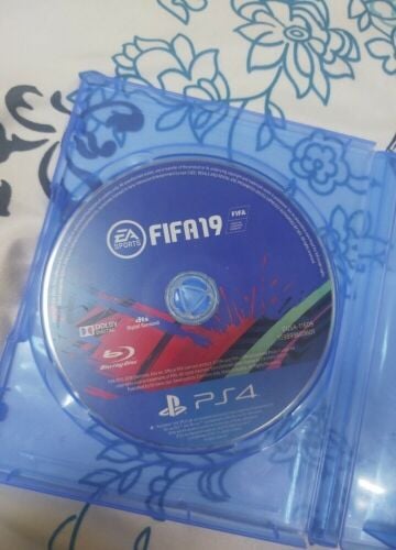 FIFA 19 game disc