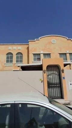 للايجار فيلا في عين خالد