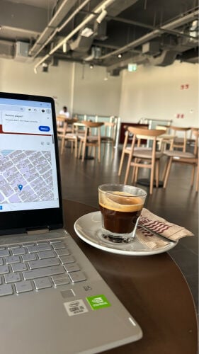 لابتوب مستخدم يوجد كسر فى الشاشة 