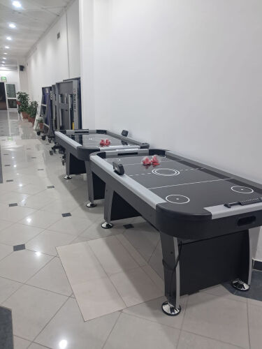 Air hockey table