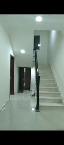 للإيجار فيلا نظيفة في أم قرن