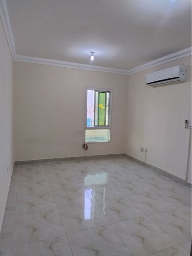 استوديو معيذر داخل مجمع مباشر 