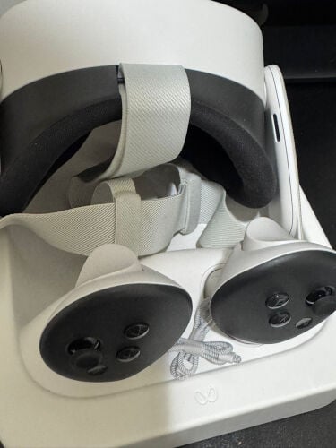 نظارة في ار من شركة ميتا ٣ اس 