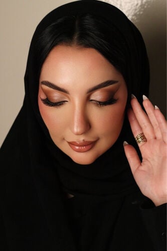 makeup artist 