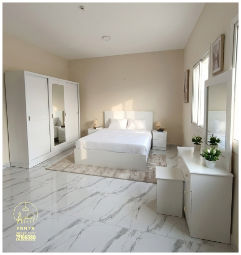 King size bedroom furniture set.