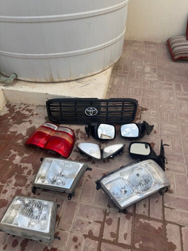 للبيع قطع غيار