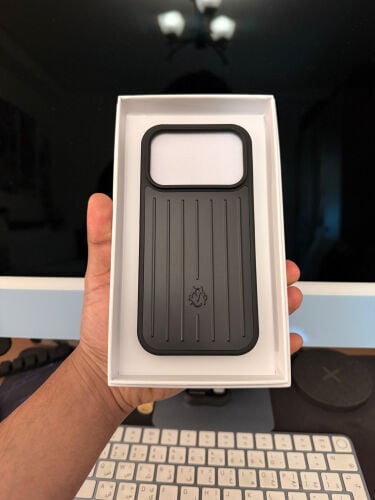 iPhone 17 Pro RIMOWA cover