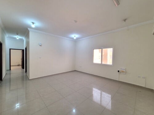 للإيجار شقة واسعة بالمنتزه