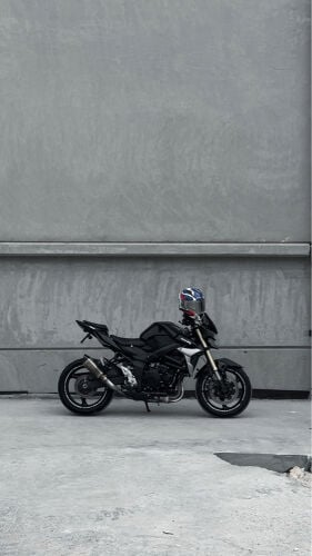 Suzuki GSR750