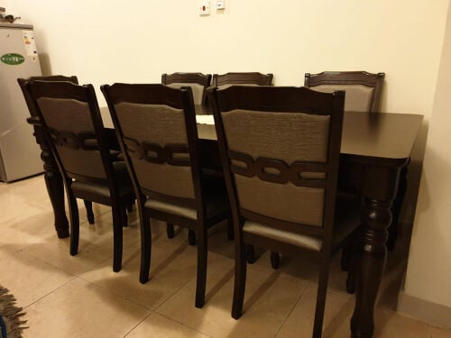 طاولة طعام + عدد ٦ كراسي 