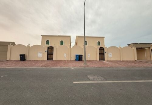 للبيع فيلاتين الرويس