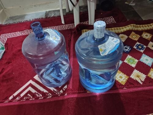 water bottle safa 1full 1 empty