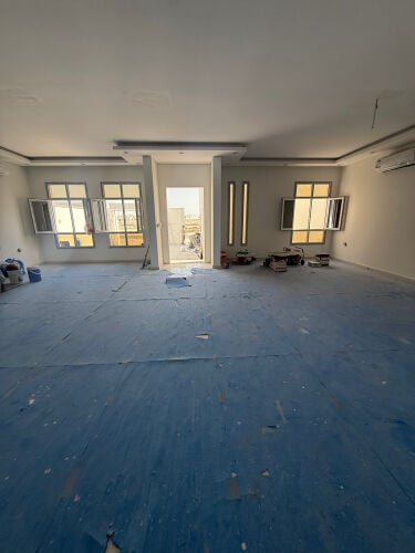 للإيجار فيلا جديدة مع مجلس خارجي