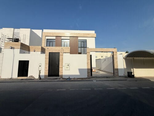 للبيع فيلا الوكره تشطيب سوبر 