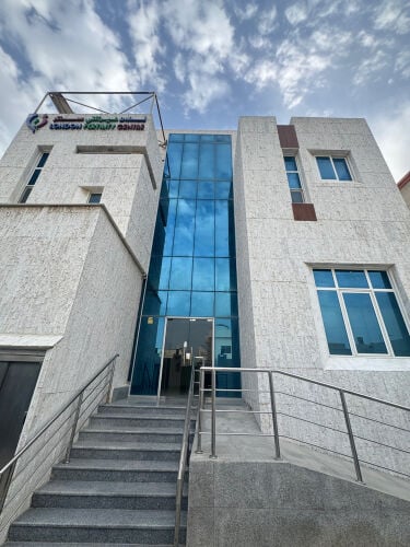 للإيجار فيلا خدمية في عين خالد