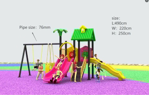 ملعب متعدد الاستخدامات يضم أرجوحة