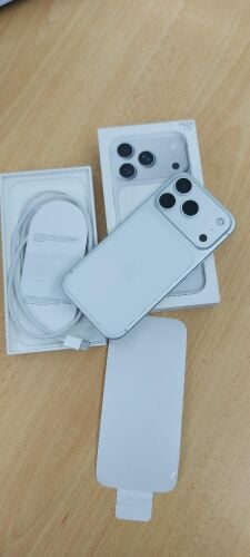 used 17pro 256gb silver Lla