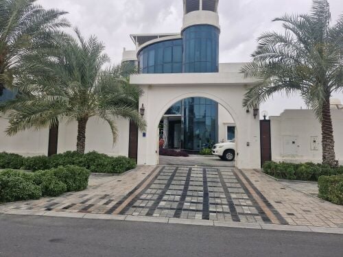 للببع فيلا مميزة معيذر