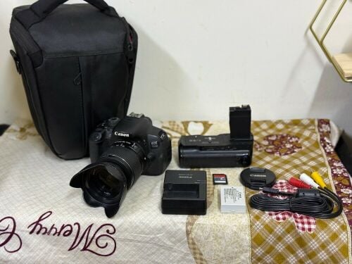 canon 700d with lense