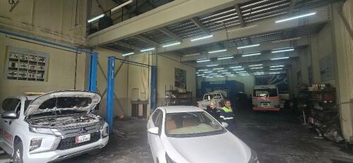 For rent a garage equipped with equ