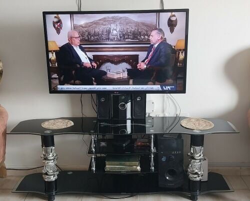 طاولة تلفزيون