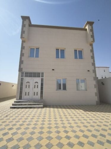 للايجار فيلا جديدة في الرويس