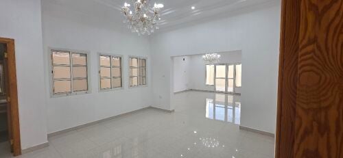 فيلا كبيرة وجديدة